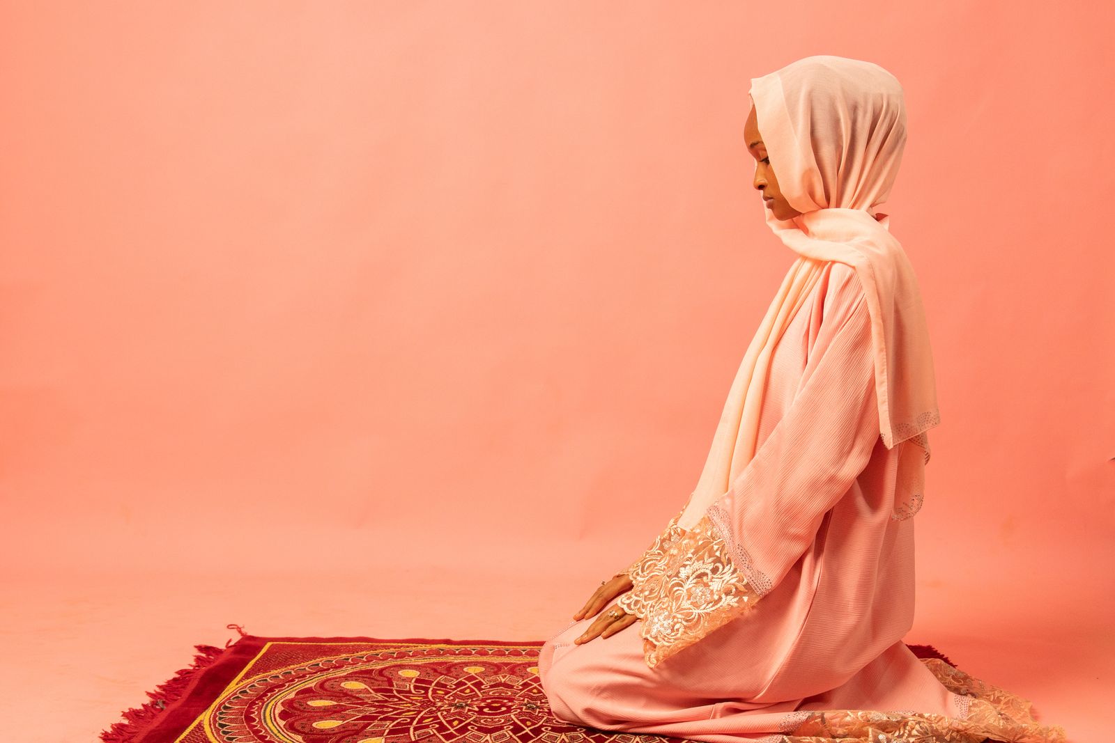 Mukena Bahan yang Tidak Gerah: Panduan Tepat!